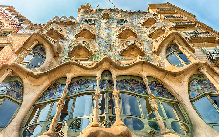 Barcellona Casa Batlló di Antoni Gaudí - itinerario Tour Barcellona, Valencia e Madrid Perusia Viaggi