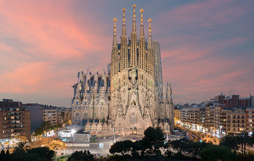 Tour Barcellona, Valencia, Madrid: la Sagrada Família è il simbolo di Barcellona
