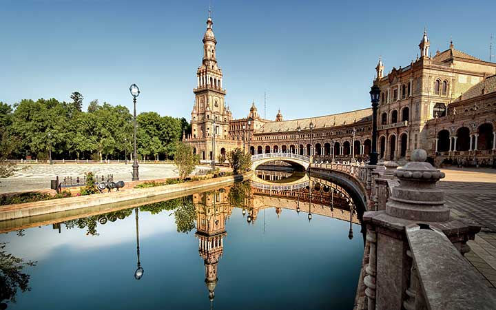 Siviglia la maestosa Plaza de España nel Parco di Maria Luisa - Itinerario Tour Spagna 8 giorni Perusia Viaggi