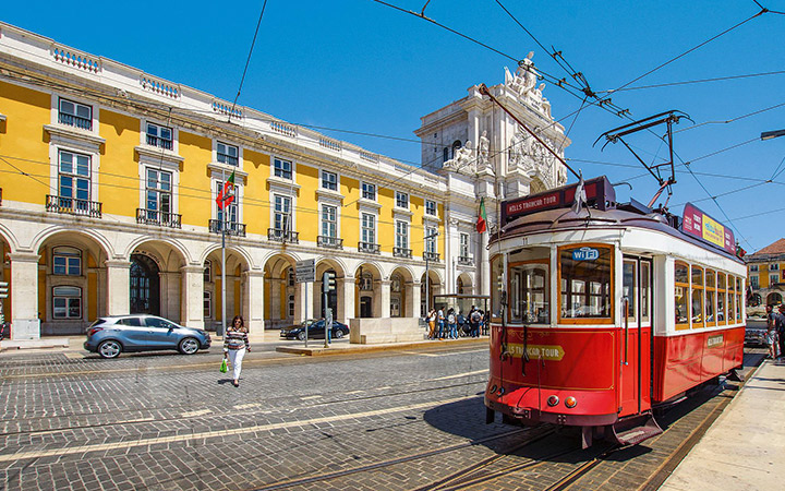 Visitare Lisbona con il famoso tram 28. Tour Portogallo 8 giorni Viaggio organizzato da Perusia Viaggi