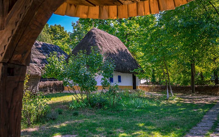 Museo Satului, o Museo del Villaggio di Bucarest, è un museo a cielo aperto. Tour della Romania in 8 giorni